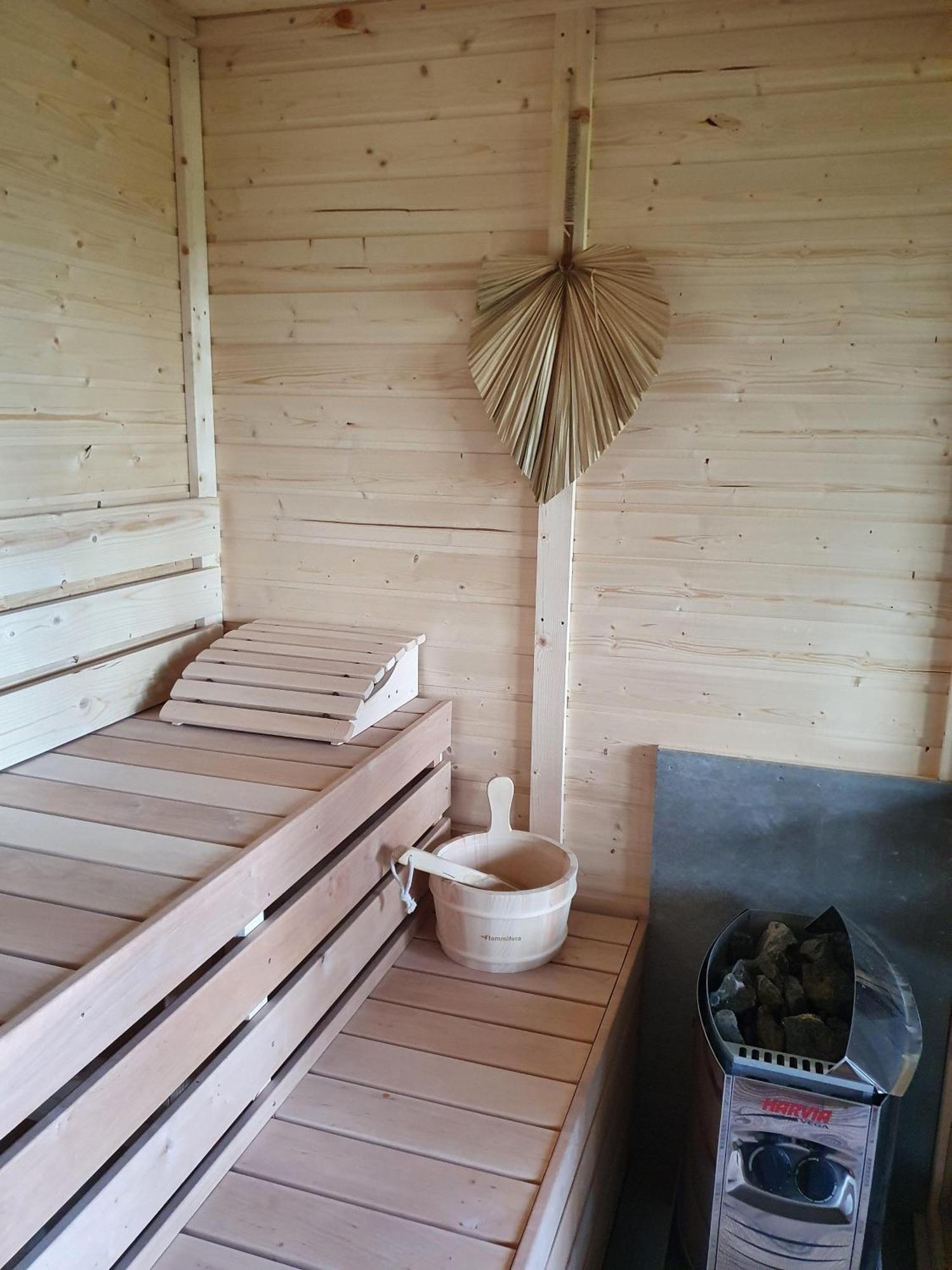Idyllisches-Blockbohlenhaus-Mit-Eigenem-Garten-Und-Sauna-Zum-Wohlfuehlen Martensrade Exterior photo
